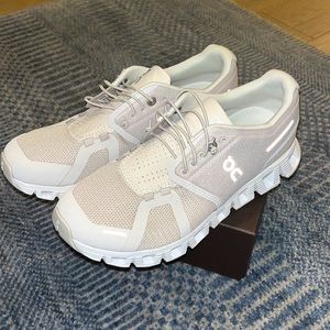 NWOT on- cloud running shoes